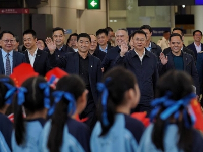 我校學生迎接中國載人航天工程代表團訪港