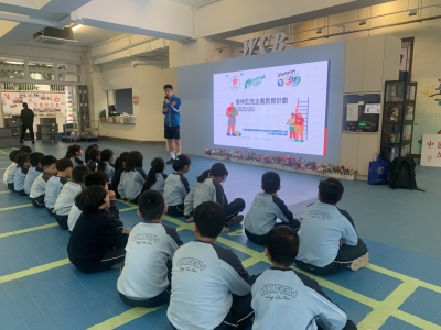 中國香港足毽運動員柯鈞鎬(甲蟲哥哥)到校分享